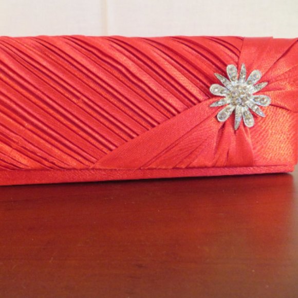 Red Satin Pleated CLUTCH with Rhinestone Star (214J) - Picture 1 of 4